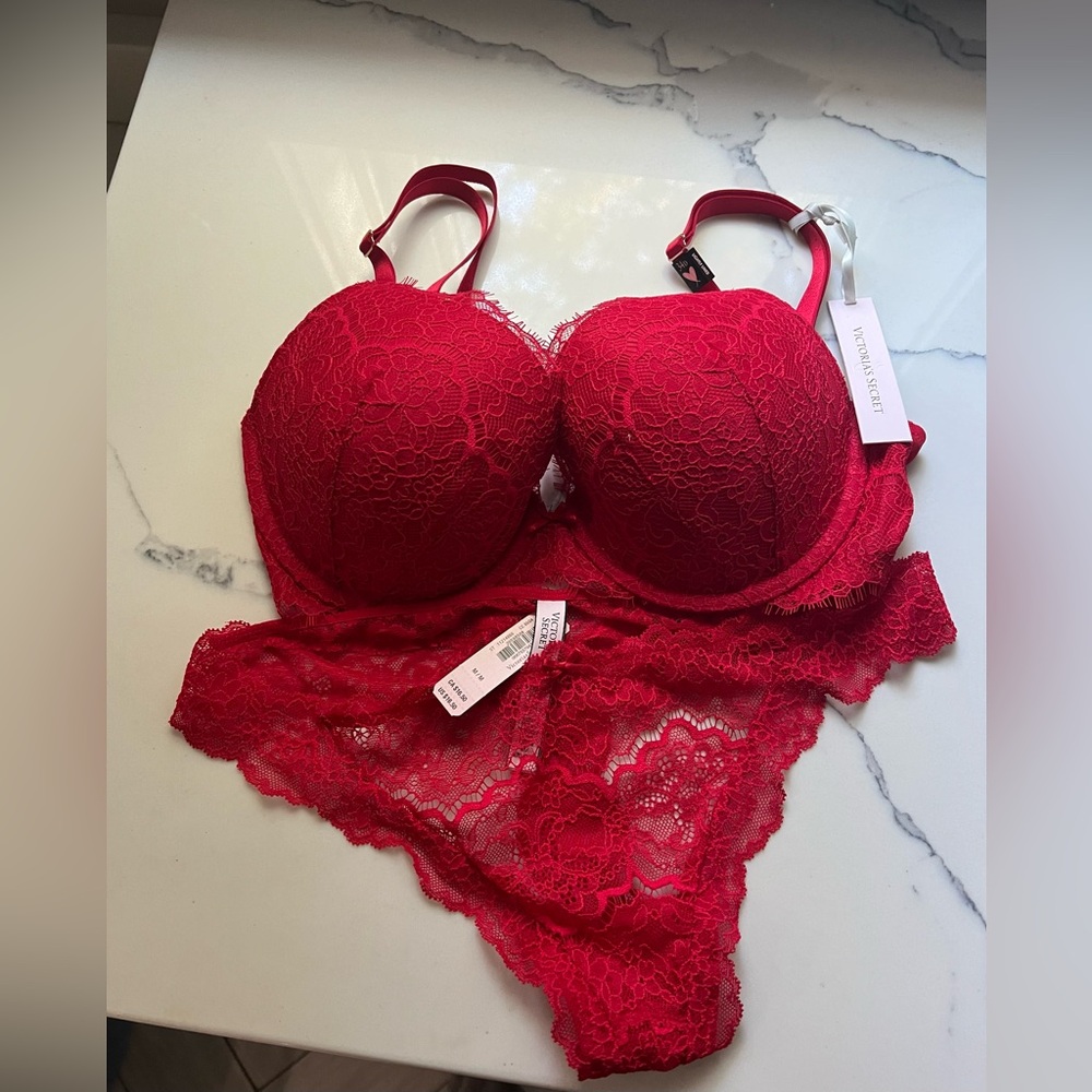Victoria Secret bra 34D and matching panties M NWT